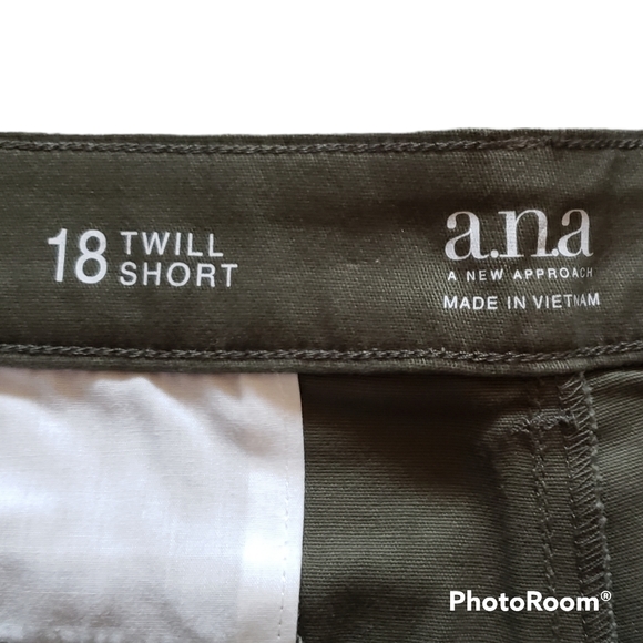 ANA A New Approach Womens High Rise Olive Green Twill Shorts Size 20 - Picture 4 of 7
